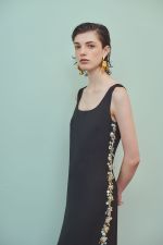 VESTIDO CAVADO BORDADO LATERAL