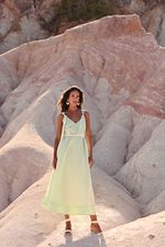 VESTIDO MIDI  ALCA ILHOS