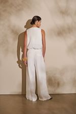 BLUSA CAVADA GOLA BORDADA