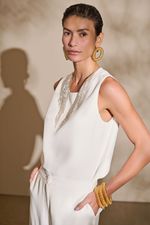 BLUSA CAVADA GOLA BORDADA