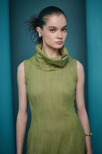 VESTIDO RECORTES GOLA ROLE