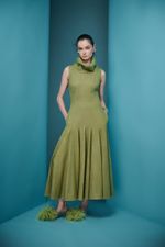 VESTIDO RECORTES GOLA ROLE