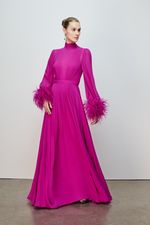 VESTIDO GOLA  ALTA MANGA PLUMAS 