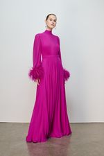VESTIDO GOLA  ALTA MANGA PLUMAS 