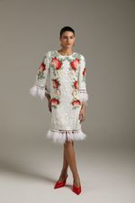 VESTIDO BORDADO MANGA PLUMAS