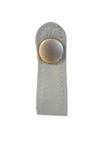 Puxador Botton 128mm Gold Opaco com Couro Bege Claro