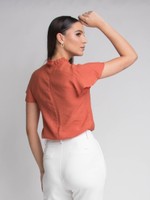 BLUSA GOLA COM BABADO E AMARRAÇÃO