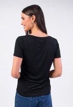 BLUSA BASICA MALHA MG CURTA DECOTE V