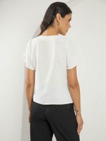 Blusa Feminina Social com Manga Curta, Decote Redondo e Fenda