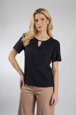 Blusa Feminina Social em Viscose com Recorte V e Botões Forrados