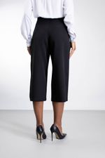 Calça Feminina Pantacourt em Crepe