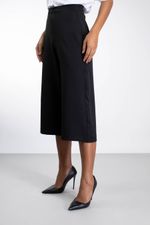 Calça Feminina Pantacourt em Crepe