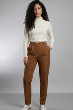 Calça Feminina Cenoura de Alfaiataria com Pregas