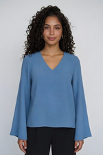 Blusa Feminina com Decote V e Manga Evasê