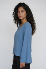 Blusa Feminina com Decote V e Manga Evasê