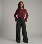 Calça Feminina Wide Leg em Tecido Plano Risca de Giz com Bolso Faca