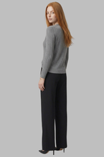 Blusa Feminina Ajustada em Retilínea Trançada com Decote Redondo
