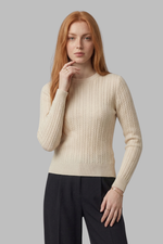Blusa Feminina Ajustada em Retilínea Trançada com Decote Redondo