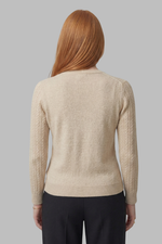Blusa Feminina Ajustada em Retilínea Trançada com Decote Redondo