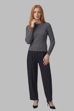 Blusa Feminina Ajustada em Retilínea Trançada com Decote Redondo