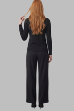 Blusa Feminina Ajustada em Retilínea Trançada com Decote Redondo