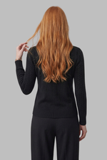 Blusa Feminina Ajustada em Retilínea Trançada com Decote Redondo
