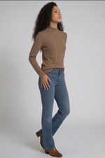 Blusa Feminina Manga Longa em Malha Canelada com Gola Alta