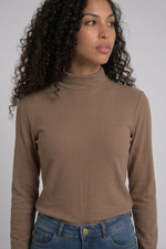 Blusa Feminina Manga Longa em Malha Canelada com Gola Alta