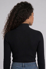 Blusa Feminina Manga Longa em Malha Canelada com Gola Alta