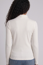 Blusa Feminina Manga Longa em Malha Canelada com Gola Alta