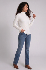Blusa Feminina Manga Longa em Malha Canelada com Gola Alta