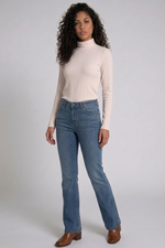 Blusa Feminina Manga Longa em Malha Canelada com Gola Alta