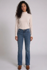 Blusa Feminina Manga Longa em Malha Canelada com Gola Alta