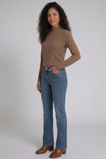 Blusa Feminina Manga Longa em Malha Canelada com Gola Alta