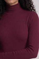 Blusa Feminina Manga Longa em Malha Canelada com Gola Alta