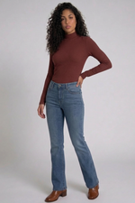 Blusa Feminina Manga Longa em Malha Canelada com Gola Alta
