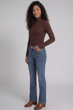 Blusa Feminina Manga Longa em Malha Canelada com Gola Alta