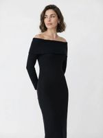 Vestido Feminino Longo em Malha Texturizada Ombro a Ombro com Fenda