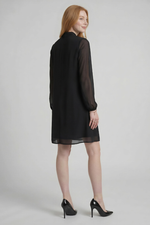Vestido Curto Feminino Evasê em Tecido Plano com Gola Laço