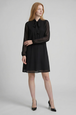 Vestido Curto Feminino Evasê em Tecido Plano com Gola Laço