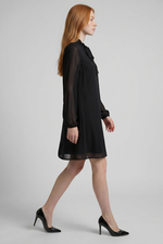 Vestido Curto Feminino Evasê em Tecido Plano com Gola Laço