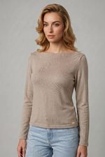 Blusa  Feminina Manga  Longa  Em Malha Texturizada Com Decote Canoa