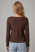 Blusa  Feminina Manga  Longa  Em Malha Texturizada Com Decote Canoa