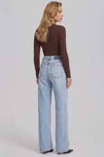 Calça Feminina Jeans Wide Leg em Algodão com Lavagem Clara