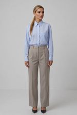 Camisa Feminina Alongada em Algodão com Listras e Bolso Frontal