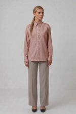 Camisa Feminina Alongada em Algodão com Listras e Bolso Frontal