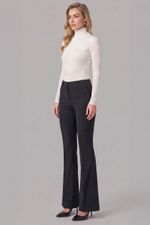 Calça  Feminina Flare  Em Crepe  De Malha Com  Nervura  Frontal 