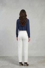 Calça Feminina Reta Em Sarja Com Abertura Na Barra