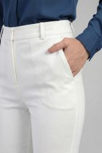 Calça Feminina Reta Em Sarja Com Abertura Na Barra