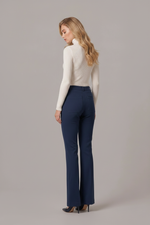 Calça  Feminina Flare  Em Crepe  De Malha Com  Nervura  Frontal 